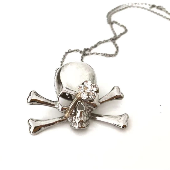 Silver skull necklace - Picture 3 of 3